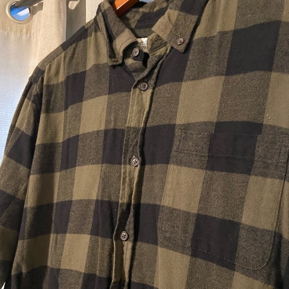 Men’s long sleeve button up flannel - Picture 2 of 4